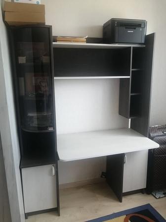 Продается шкаф стол.