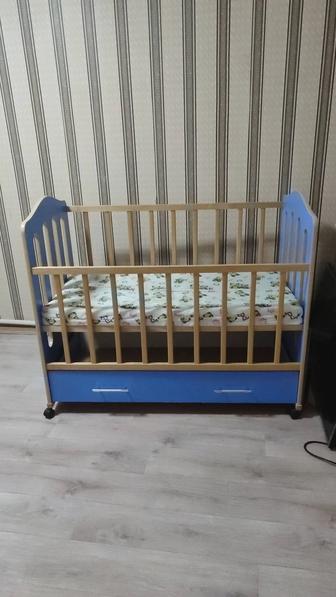 Продам детскую кроватку для мальчика с матрасом, состояние хорошее