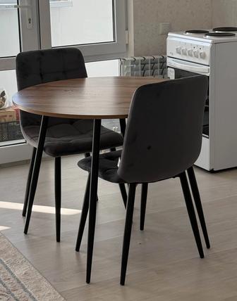 Стол со стульями