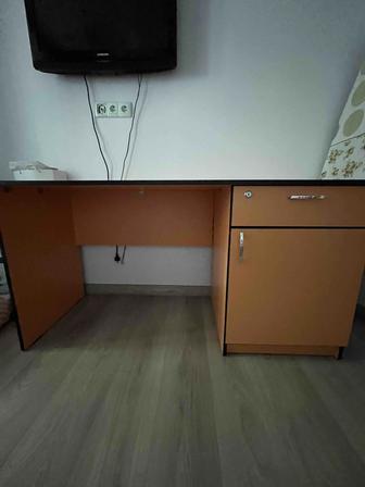 Продам стол 1,5х60х75