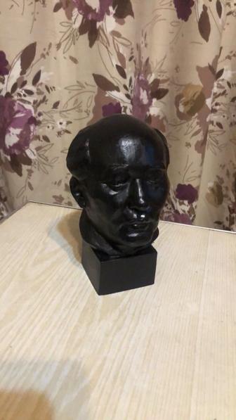 Колелекционирование бюст Ауэзова