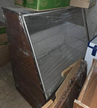 Продам прилавок - витрину холодильную б/у