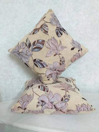 Подушка из гобелена.