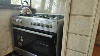 Газовая плита и электрическая духовка