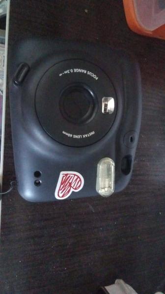 Продам instax mini 11
