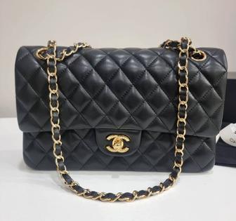 Сумка Chanel 2.55 вечная классика