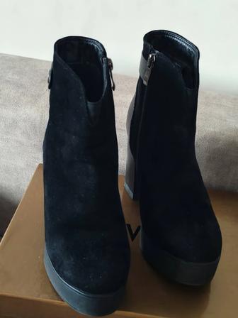 Продаются зимние ботинки