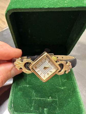 Золотые часы женские
