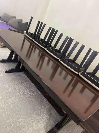 Стол и стулья