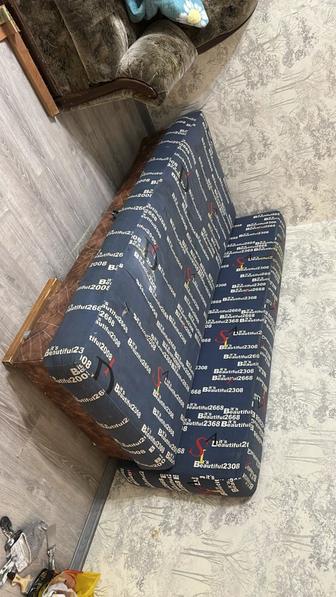Отдам диван бесплатно, Б/У, есть небольшие пятна