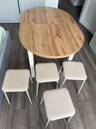 Кухонный стол с табуретками