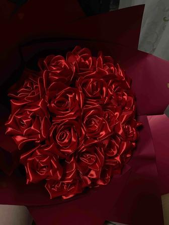 розы из атласной ленты