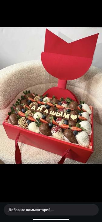 Клубника в шоколаде. Финики в шоколаде. Банан шоколаде