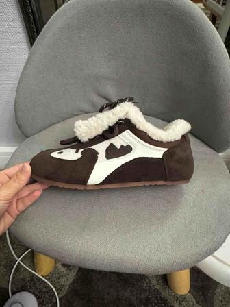 Продам новые кроссовки Josiny р.36