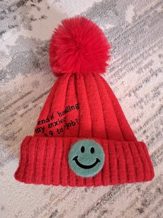Шапка красная на 2-3 годика