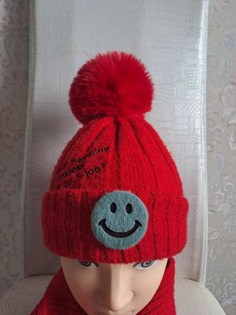 Шапка красная на 2-3 годика