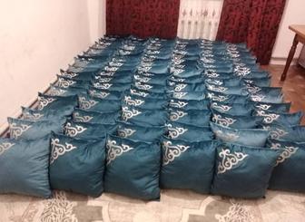 Тойбастар жастықтар