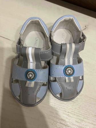 Продам сандали