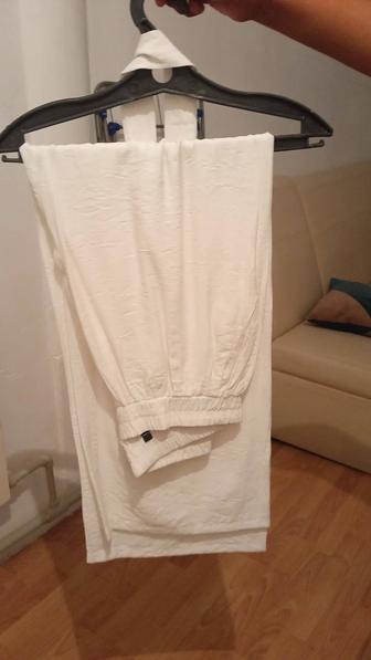 Продам срочно костюм тройку