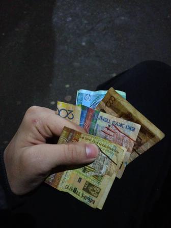 Продаю купюры по 200,1000,и из 2010 года 1000