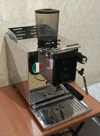 Профессиональная Кофемашина Izensso