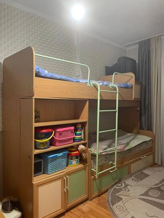 Продам двухъярусный гарнитур с кроватями