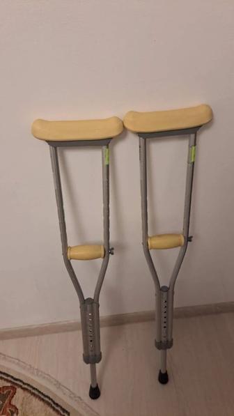 Продадим костыли детские