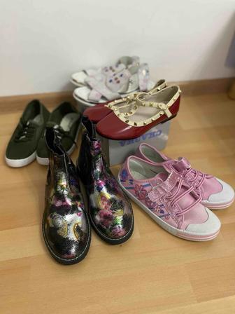 Новые детские летние босоножки. Осенний сапоги