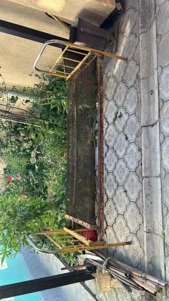Кровать железная пружинная