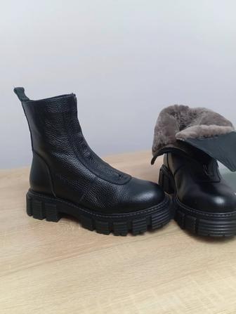 Продам женскую обувь ботинки