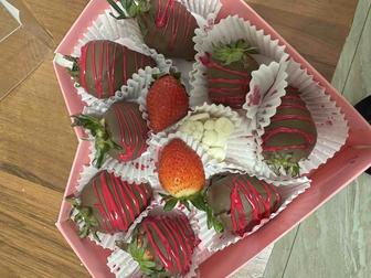 Клубника голубика в шоколаде