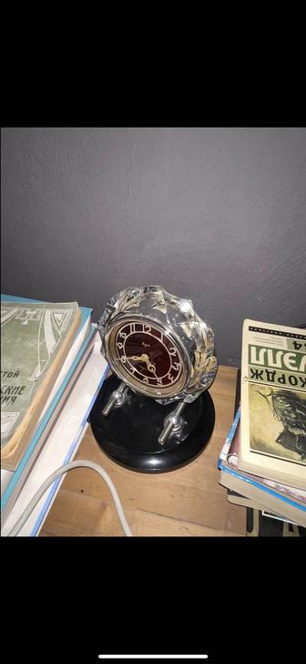 Продаются старые часы