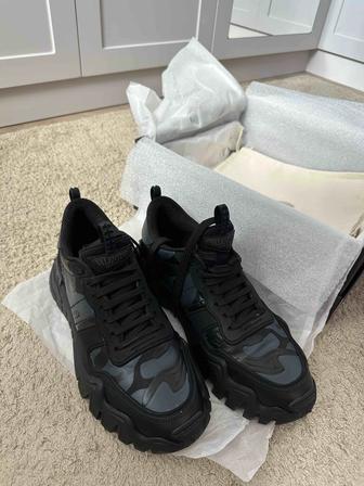 Продам Valentino мужские кроссовки
