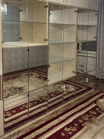 Зеркальный шкаф