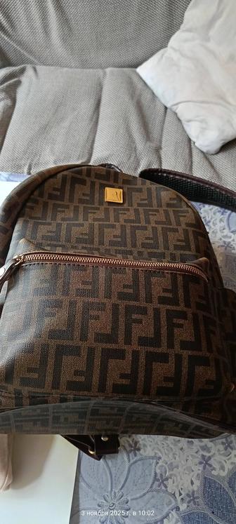 Куртка женская отдаю