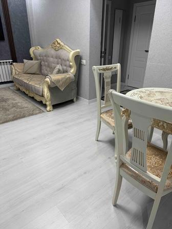 Продам диван и стол со стульями в идеальном состоянии