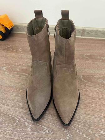 Продам казаки (ботинки)