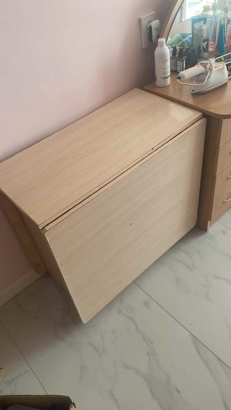 Продам стол обеденный