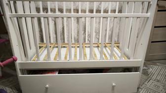 Продам кроватку с механизмом качания