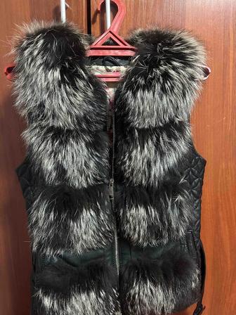 Продам жилетку.