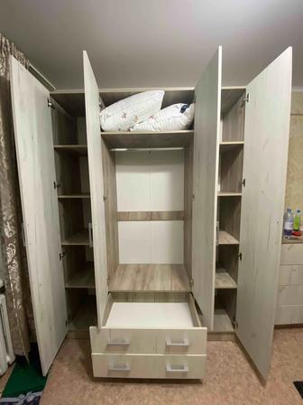 Продам шкаф и тумбы