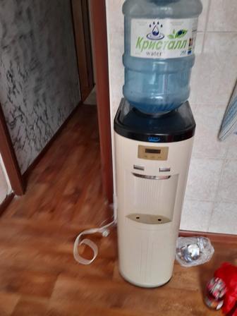 Продам диспансер для воды