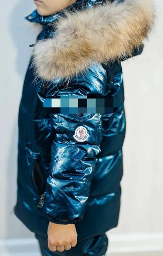 Продам зимний комбинезон Moncler на пуху