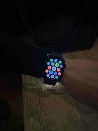 Apple Watch (Gen 2) 44 mm черный