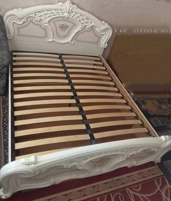 Продам двухспальную кровать