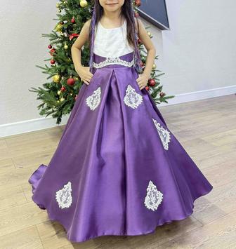 Продам детское платье со шлейфом