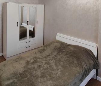 Кровать и шкаф для одежды