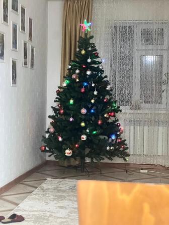 Продам новогоднюю елку в хорошем состоянии