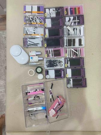 Материалы и кушетка для наращивания ресниц