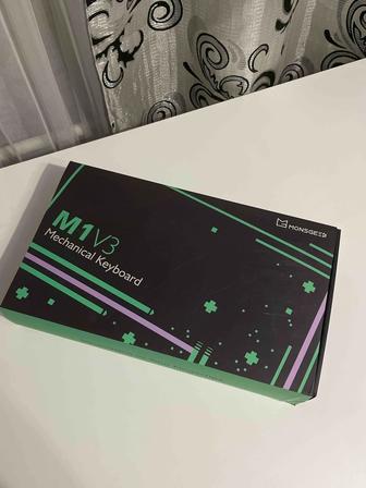 продам механическую клавиатуру monsgeek m1 v3